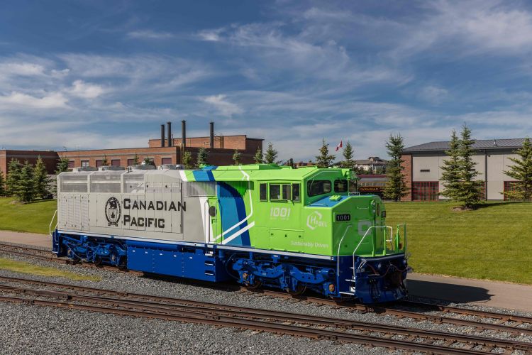 CPKC and Teck collaborate on a pilot program for hydrogen locomotives in the coal supply chain