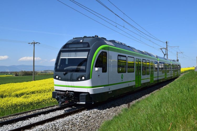 LEB ordina quattro treni Stadler a scartamento ridotto