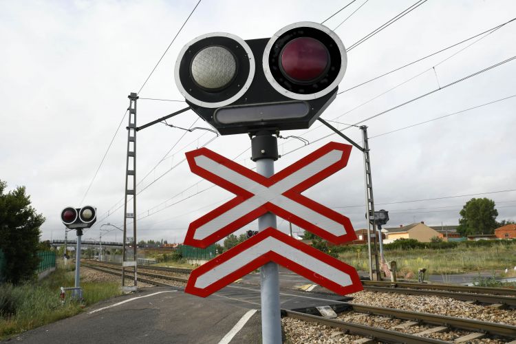 Adif will install advanced technology for real-time remote monitoring of level crossings on the railway network