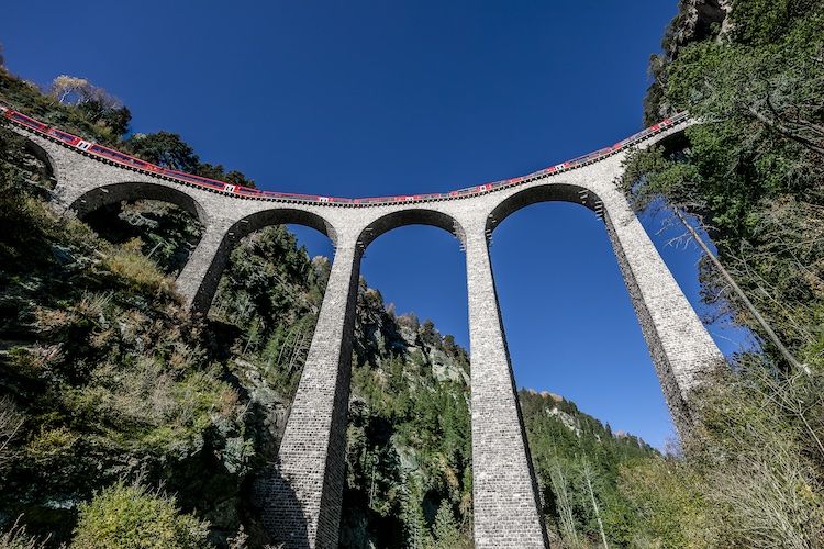 Rhaetian Railway wants to beat the world record for the longest passenger train