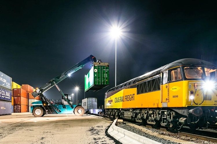 Neue Bahnlinie verbindet den Hafen von Immingham und den Binnenhafen von iPort Rail