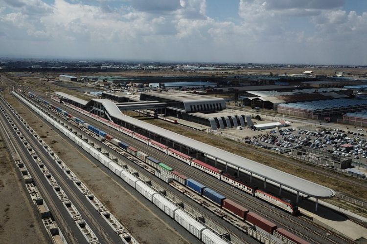 Kenia aumenta su capacidad de transporte de mercancías por ferrocarril con 430 nuevos vagones procedentes de China