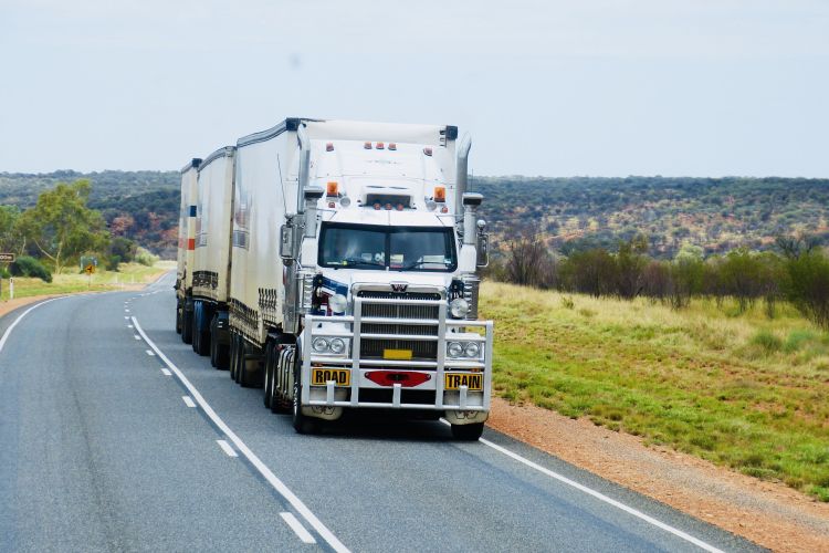 Průzkum: kombinovaná doprava versus nákladní automobily