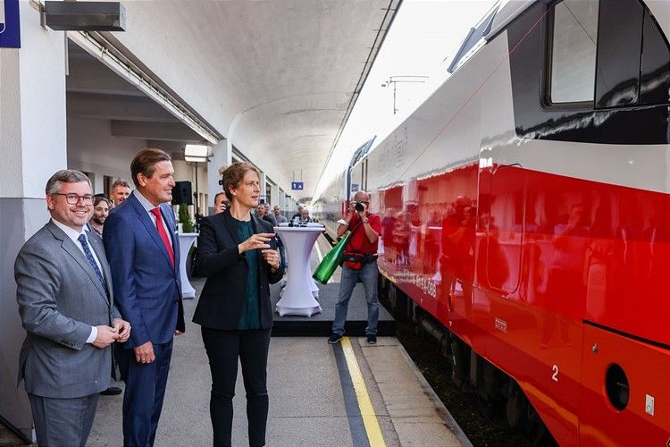 ÖBB wants to inspire people to travel on train