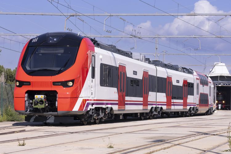 První vysokokapacitní příměstský vlak Alstom pro společnost Renfe je připraven