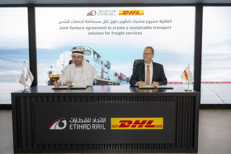 Partnerství DHL Global Forwarding se společností Etihad Rail pro transformaci nákladní dopravy v SAE