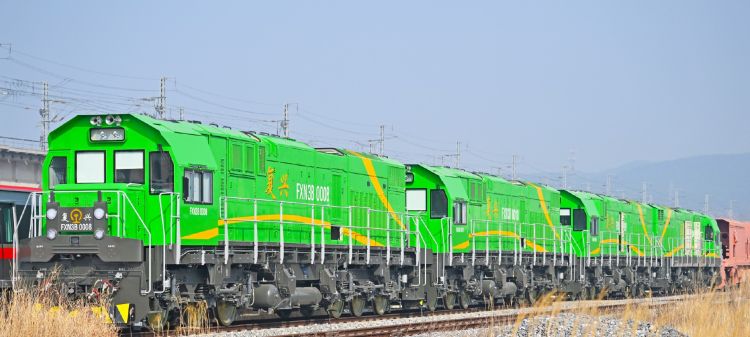Peking má na nádražích nové hybridní posunovací lokomotivy