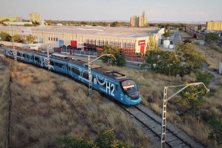 Vodíkový vlak FCH2Rail úspěšně dokončil testy na portugalských kolejích