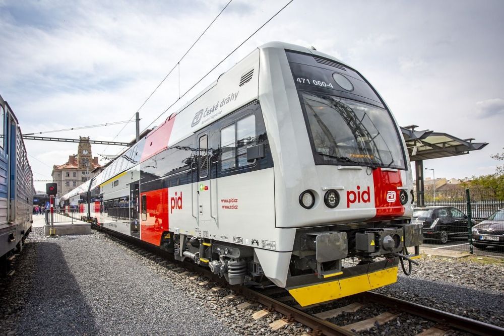 Current Škoda Group double-deck units on PID service © České dráhy