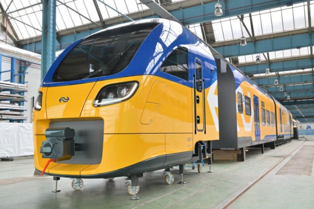Mockup of a similar single and double-deck train order from CAF by NS © CAF