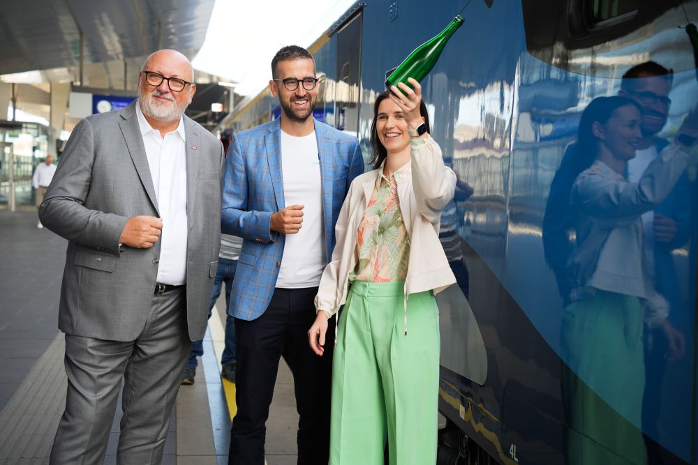 From the left: ÖBB CEO Andreas Matthä, České dráhy (ČD) CEO Michal Krapinec und Siemens Mobility Austria CEO Tanja Kienegger&nbsp;© ÖBB / Beatriz Hasler