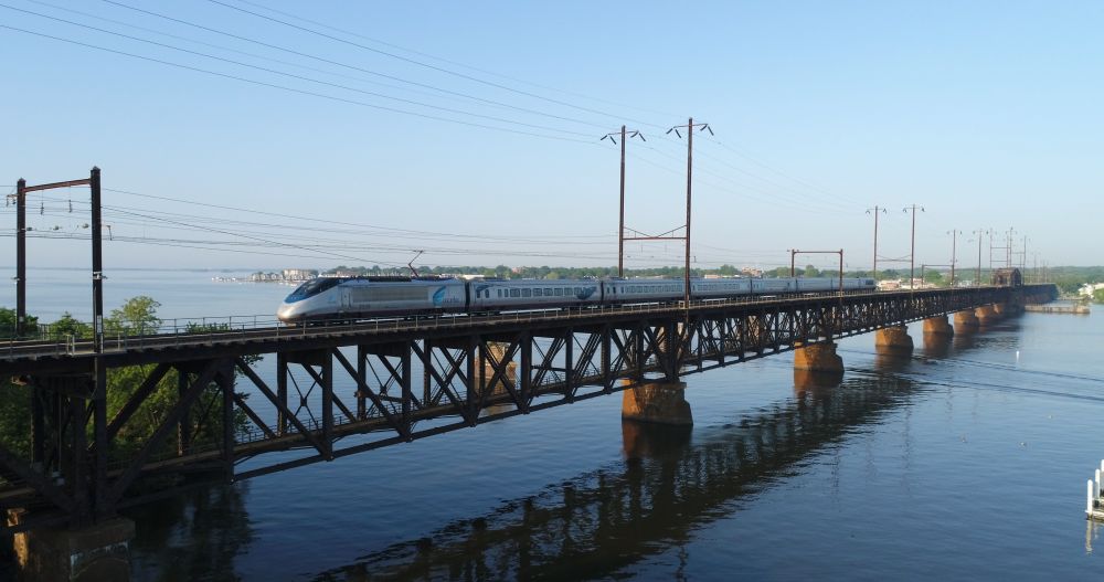 An Acela train on the&nbsp;Susquehanna River rail bridge&nbsp;© Amtrak