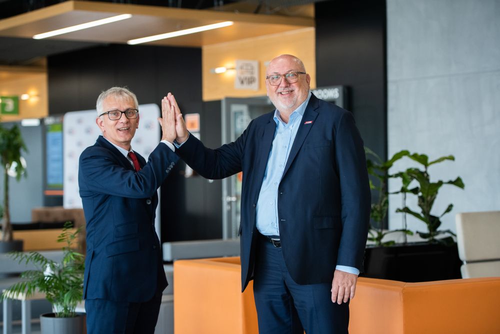 CER Executive Director Alberto Mazzola, CER Chair and ÖBB CEO Andreas Matthä&nbsp; &nbsp; &nbsp; &nbsp; &nbsp; &nbsp; &nbsp; &nbsp; &nbsp; &nbsp; &nbsp; &nbsp; &nbsp; &nbsp; &nbsp; &nbsp; &nbsp; &nbsp; &nbsp;©&nbsp;ÖBB