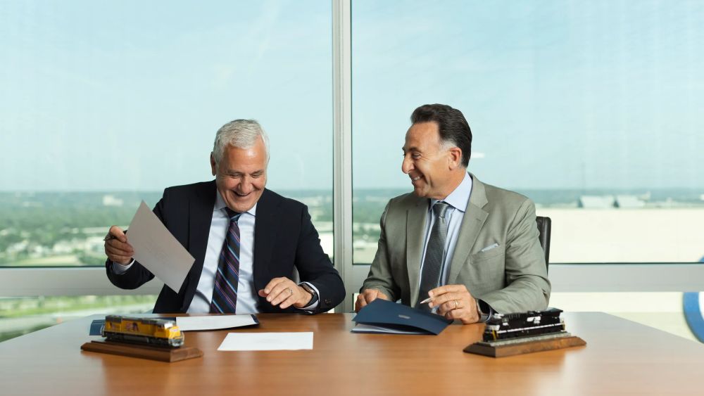 Both CEOs during sealing the merger deal © Union Pacific / Norfolk Southern