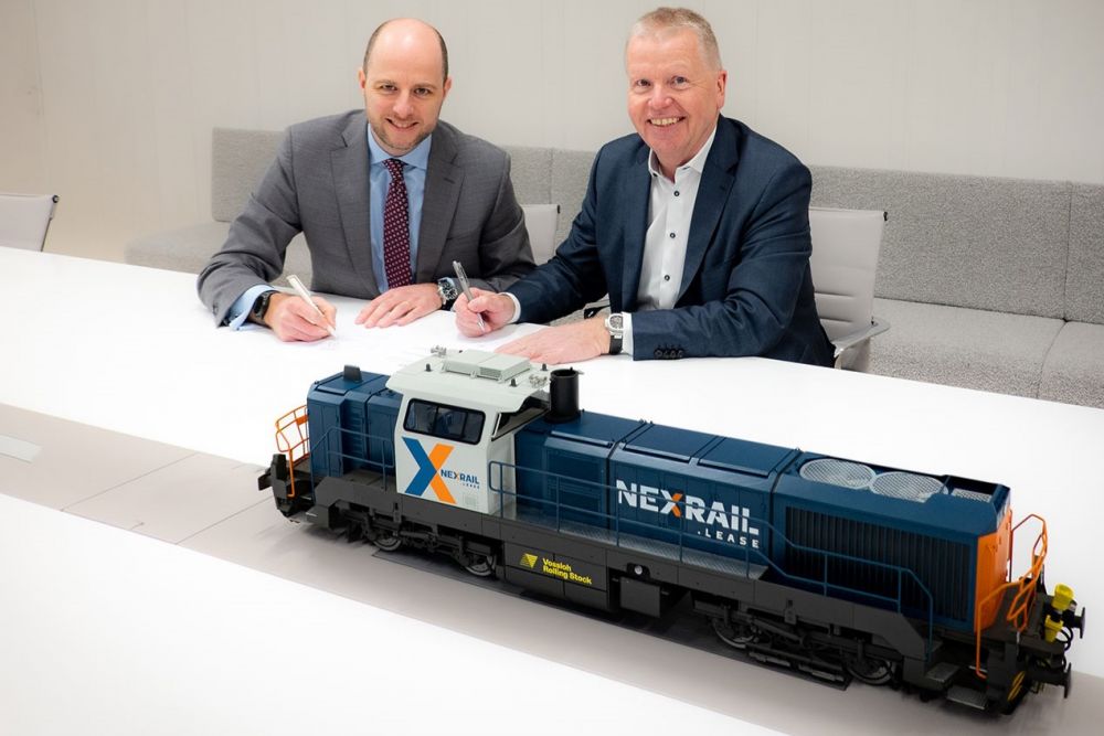 From left: Luuk von Meijenfeldt CEO Nexrail and Dr Bernd Hoppe CEO Vossloh Rolling Stock signing the contract