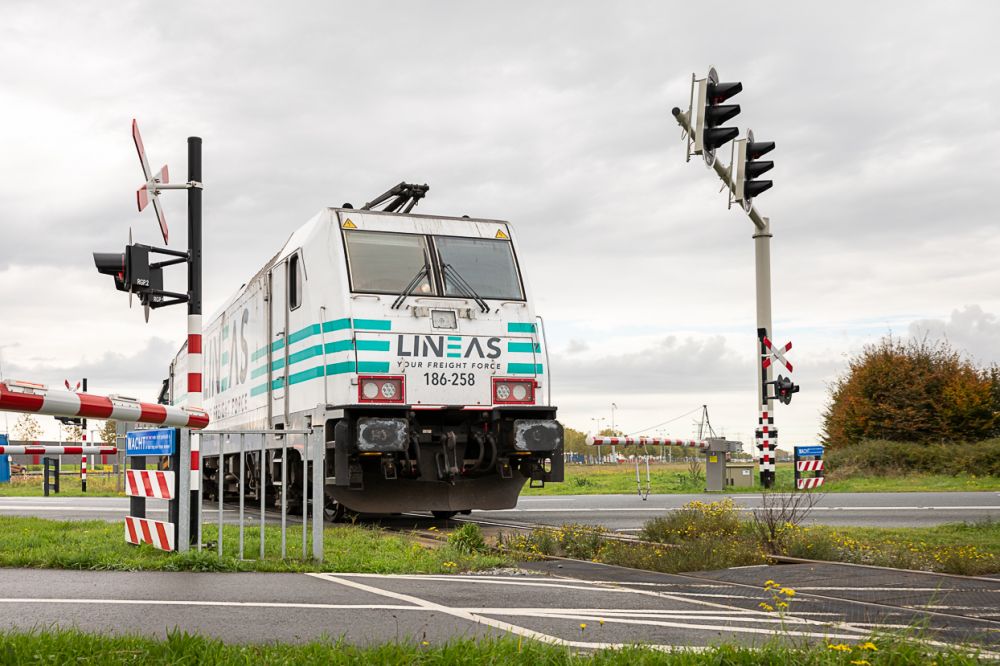 @portofmoerdijk.nl