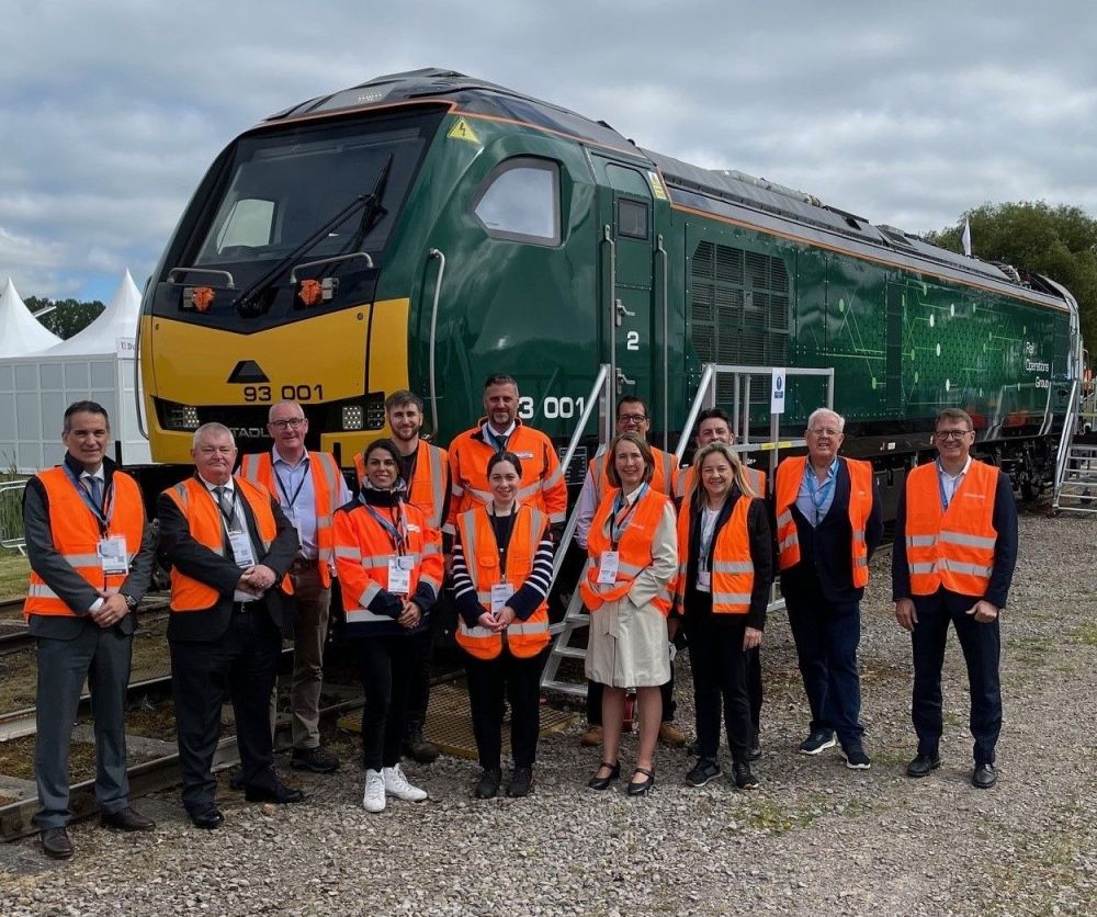 Avance de las locomotoras de las clases 93 y 99 de Stadler para el ...