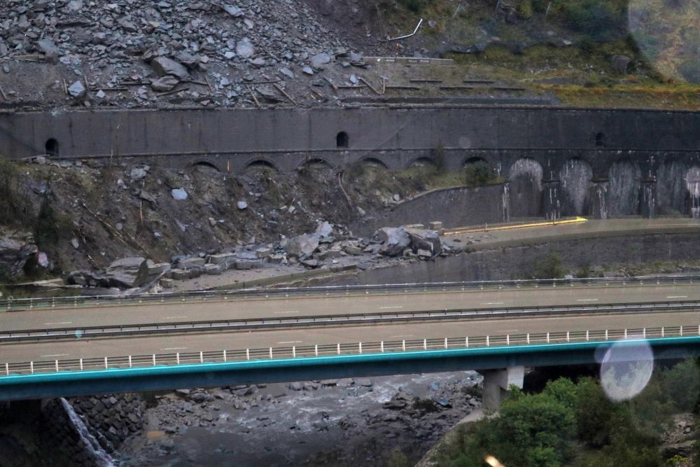 Landslide impacting railway line and road between France and Italy © Savoie le Départment