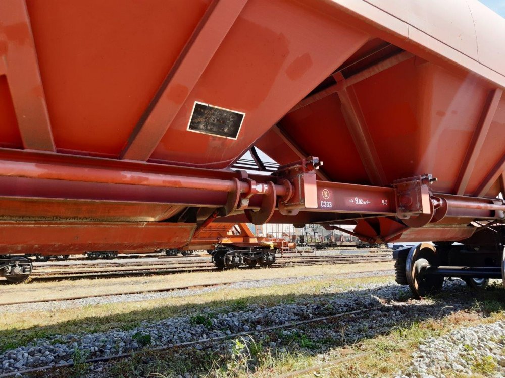 Hopper wagon for rent